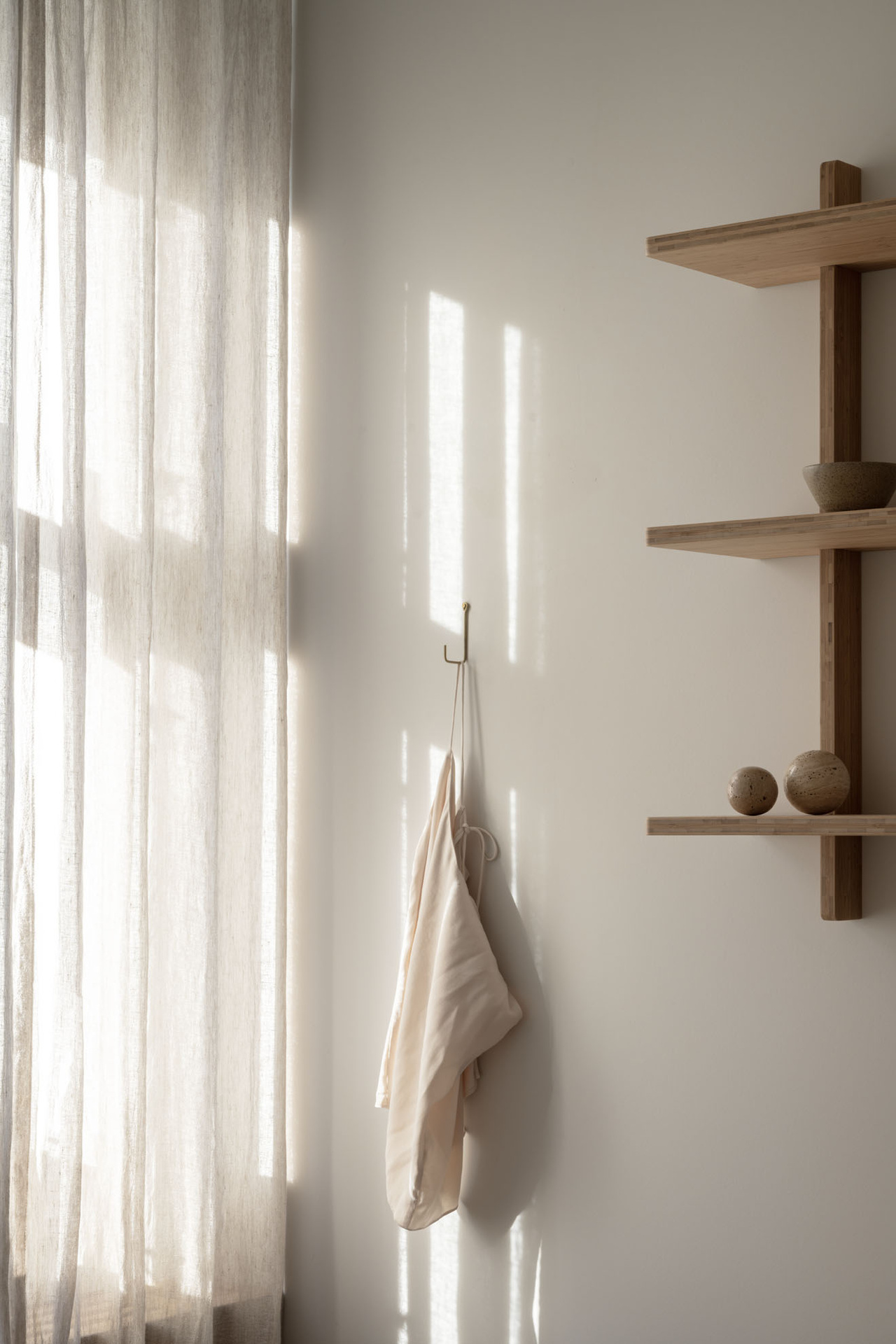 Travertine Deco Ball L beige