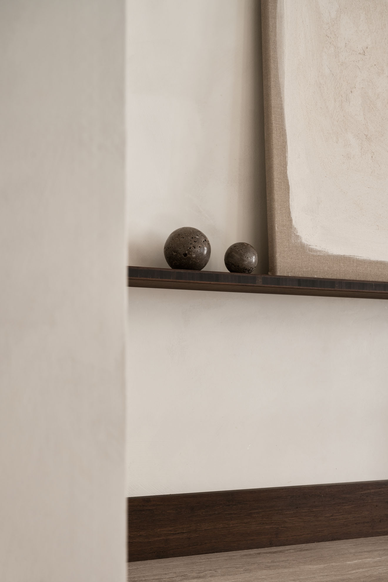 Travertine Deco Ball L grey