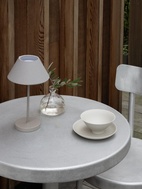 Teya table portable warm grey