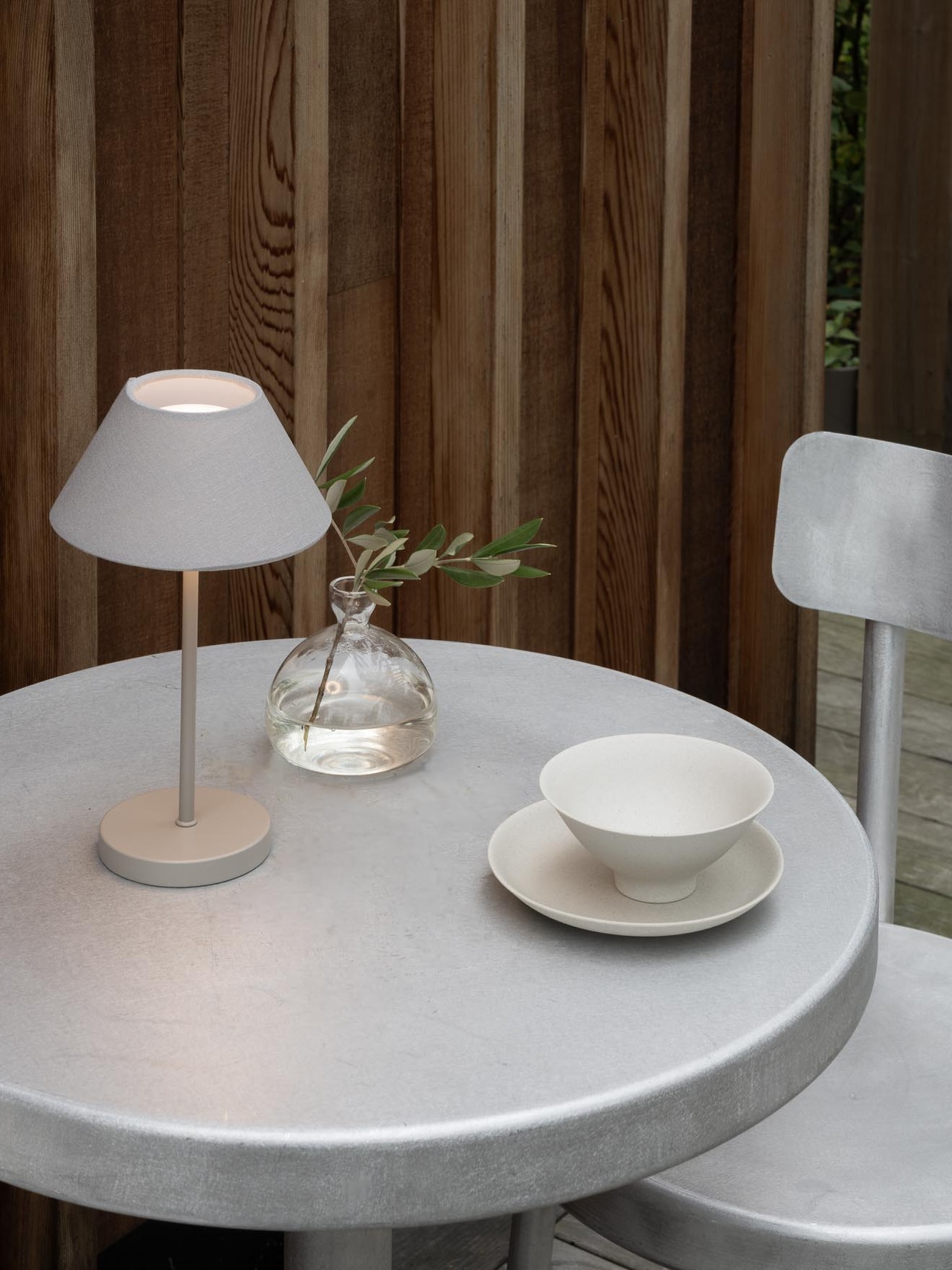 Teya table portable warm grey